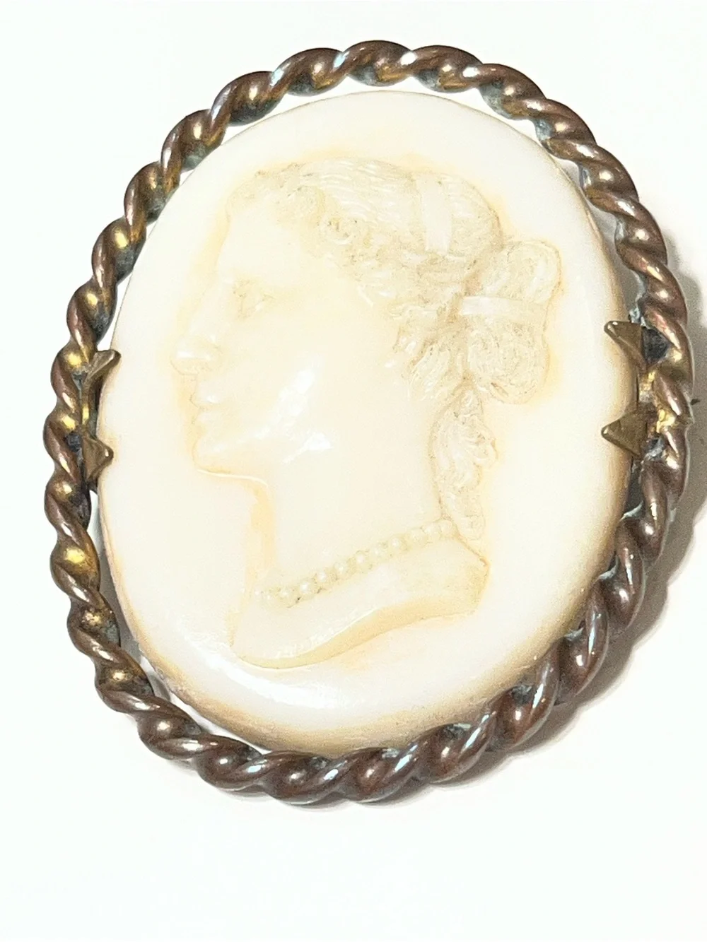 Vintage Ivory Colored Cameo Brooch in Twisted Gold-tone Frame